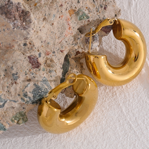 Chunky Minimalist Hoop Earrings - Picture 4 of 7